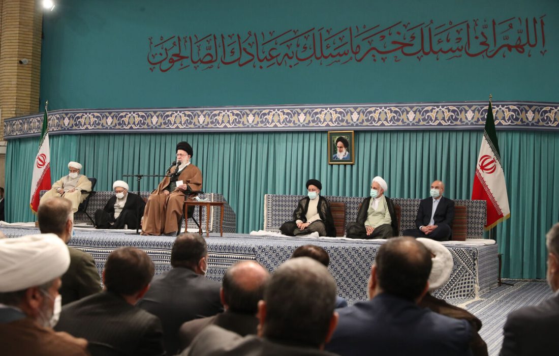 رهبر انقلاب: راهبرد امروز جهان اسلام باید کمک و تقویت عناصر مبارز داخل فلسطین باشد