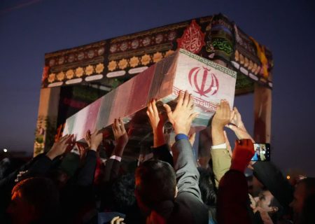 استقبال گرم مردم رومشگان از لاله های فاطمی