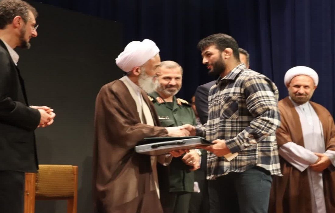 مراسم اهداء هدایای مقام معظم رهبری به مدال آوران بازیهای آسیایی و پاراآسیایی