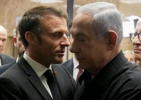 هشدار مکرون به نتانیاهو؛ انتقال اجباری فلسطینیان از رفح جنایت جنگی است