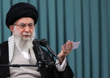 رهبر انقلاب: رسانه‌ شعر باید انتقال دهنده پیام «دین و اخلاق»، «تمدن» و«ایرانی‌گری» باشد