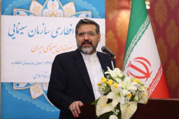 در سال جدید با حضور هنرمندان گامهای مهمی برای ارتقای وضعیت فرهنگی و هنری کشور برداشته شود.