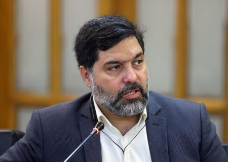 زبان فارسی باید مبنای فخرفروشی باشد