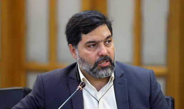 زبان فارسی باید مبنای فخرفروشی باشد