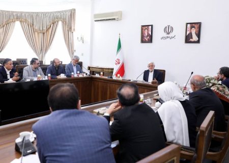 عارف: جوان‌گرایی سرلوحه اقدامات دولت است/تلاشها باید معطوف به احیای سرمایه اجتماعی باشد