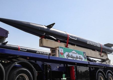 موشک هایپرسونیک «فتاح» نیروی هوافضای سپاه به نمایش درآمد