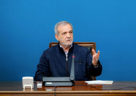 پزشکیان: خیانتی بالاتر از این نیست که کسانی را بر سر کار بیاورید که تجربه ندارند