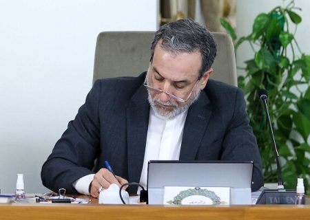 عراقچی: گستاخانه است که به ایرانیان درباره سلاح هسته‌ای موعظه کنید