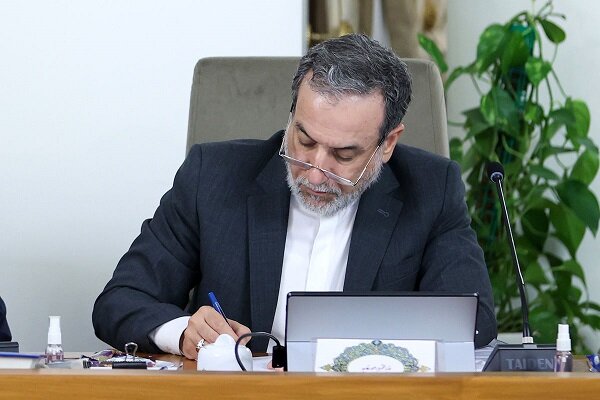 عراقچی: گستاخانه است که به ایرانیان درباره سلاح هستهای موعظه کنید
