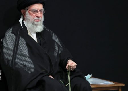 خط ائمه «خط ایستادگی و استقامت» و درس ائمه «درس منطق و استدلال» است