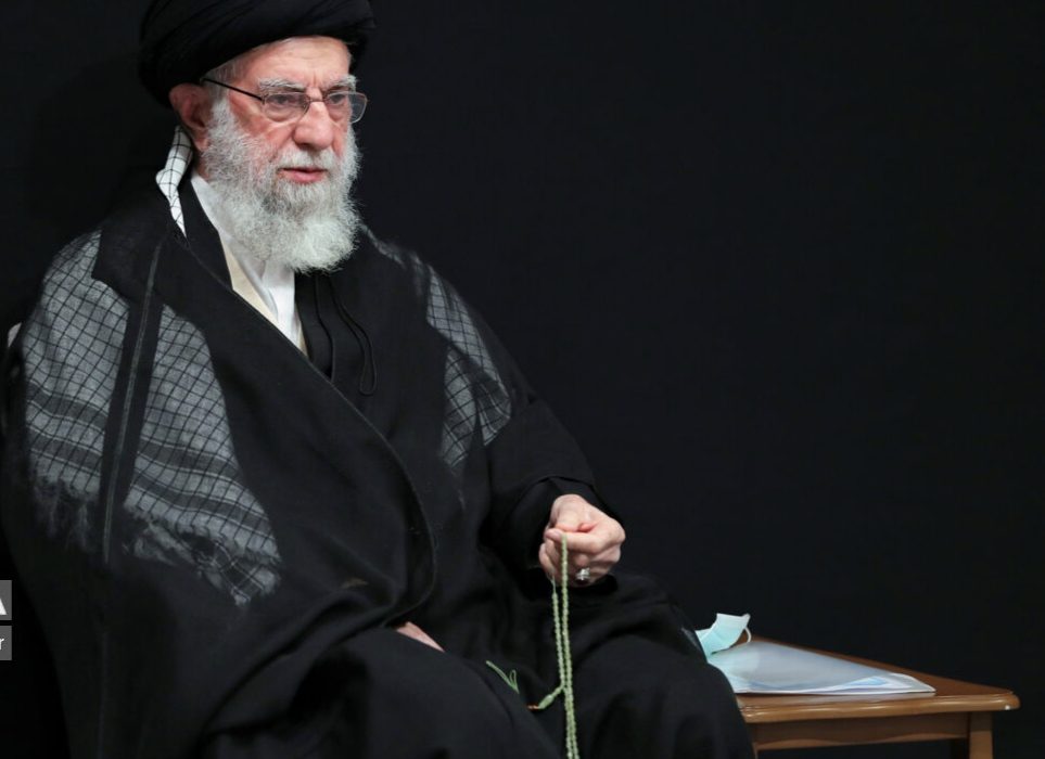 خط ائمه «خط ایستادگی و استقامت» و درس ائمه «درس منطق و استدلال» است