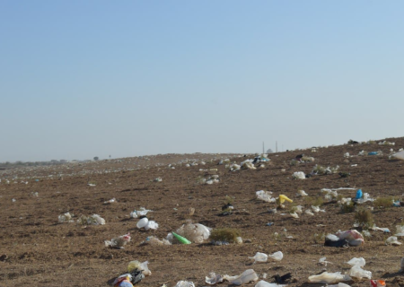 زمین‌های کشاورزی روستای میان‌ولان ایستگاه زباله شد