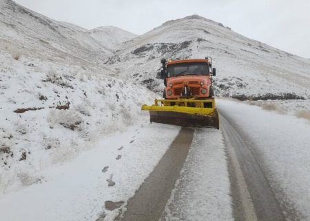 عملیات برف روبی محور های مواصلاتی شهرستان دلفان