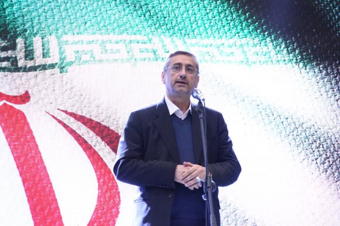 استاندار لرستان بر لزوم خدمت‌رسانی بی‌وقفه به مردم تأکید کرد