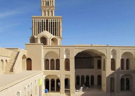خانه آقازاده در ابرکوه، تنها خانه جهان با بادگیرهای دو طبقه