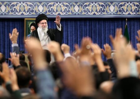 رهبر انقلاب: جمهوری اسلامی منتظر اجازه هیچ‌کس برای غنی‌سازی نیست