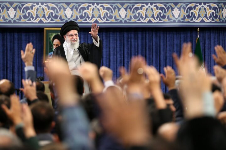 رهبر انقلاب: جمهوری اسلامی منتظر اجازه هیچ‌کس برای غنی‌سازی نیست