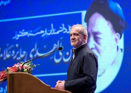 پزشکیان: دانشمندان و نخبگان برای حل مشکلات وارد میدان عمل شوند
