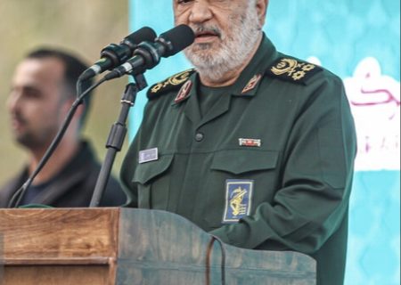 سرلشکر سلامی: به زودی از یک دستاورد عظیم دفاعی رونمایی می‌کنیم