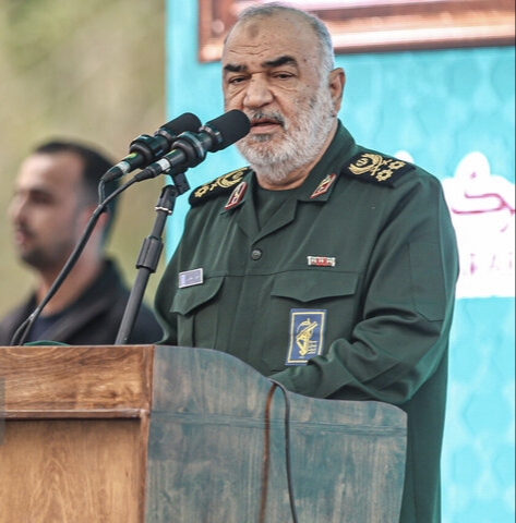 سرلشکر سلامی: به زودی از یک دستاورد عظیم دفاعی رونمایی میکنیم