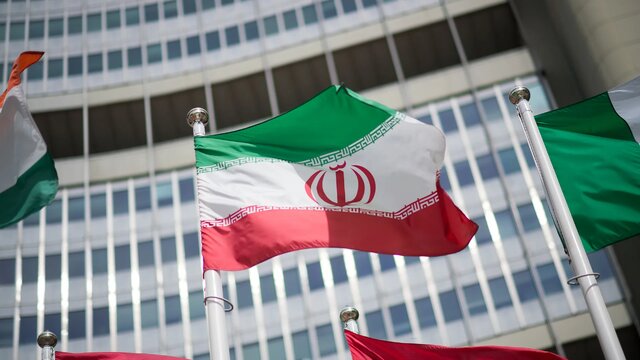 رسانه آمریکایی از «توقف» تحریم‌های جدید ترامپ علیه ایران خبر داد