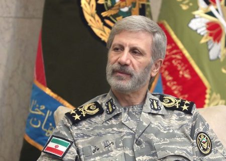 سرلشکر حاتمی: دیپلماسی و دفاع در یک میدان مشترک هستند